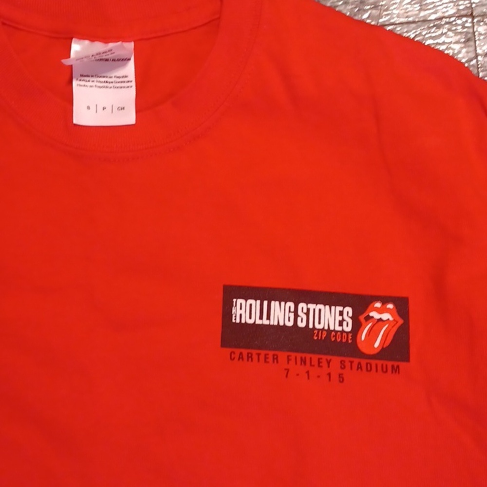 Rolling Stones tee shirt Carter Finley  Stadium  7-1-15 red size small